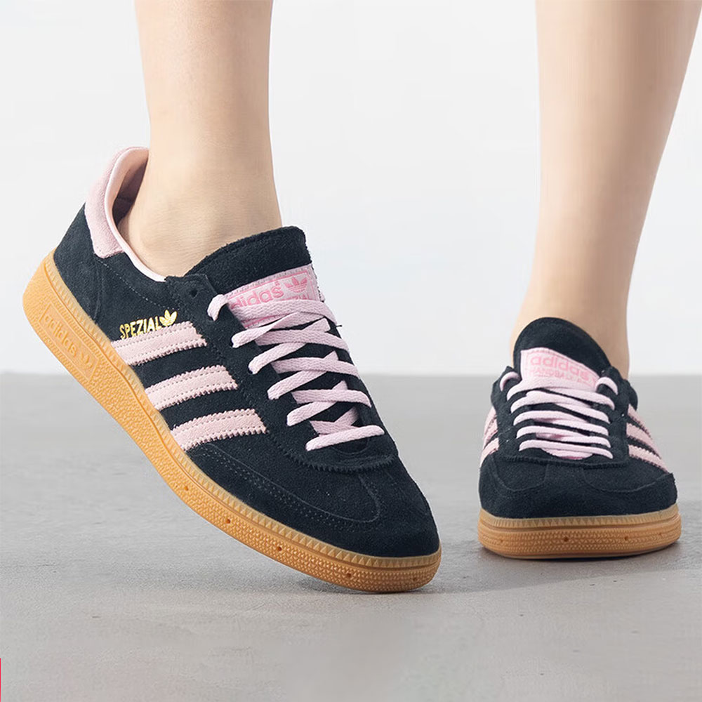 Women'S Shoes Pink Adidas - อาดิดาส ออริจินัลส์ แฮนด์บอล สเปเซียลรองเท้าผ้าใบลำลองแบบสวมหุ้มข้อต่ำสำหรับผู้หญิง สีชมพูและสีดำ IE5897
