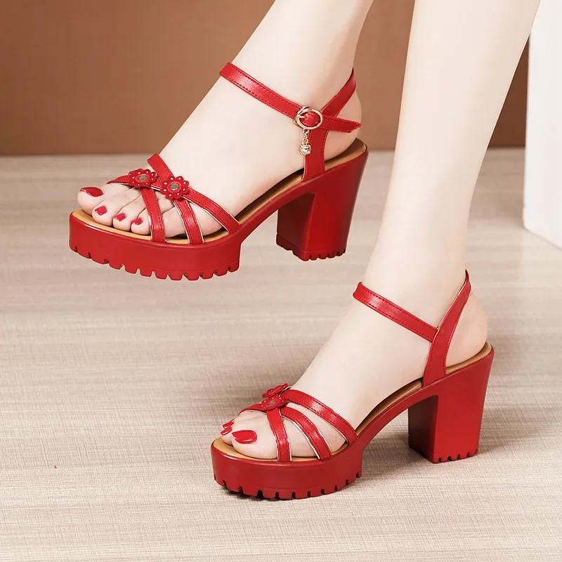 Women Shoes Model - รองเท้าส้นสูงแบบแพลตฟอร์มหนังนิ่มลายดอกไม้ ขนาดเล็ก 8 ซม. เบอร์ 32-43