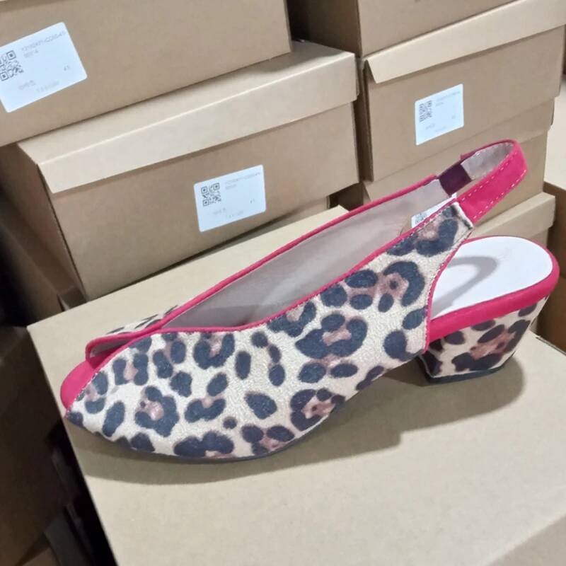 รองเท้าส้นหนาแบบเปิดนิ้วเท้าลา - Leopard Print Heels บทวิจารณ์และราคา